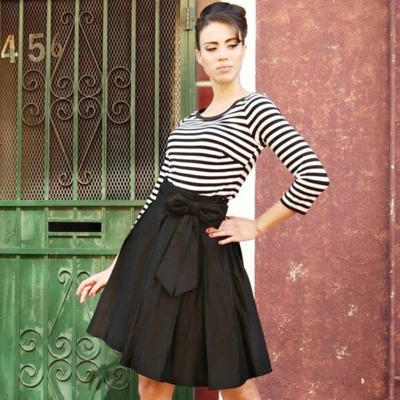 Pinup Couture Audrey Skirt in Black with Bow - Picture 2 of 2